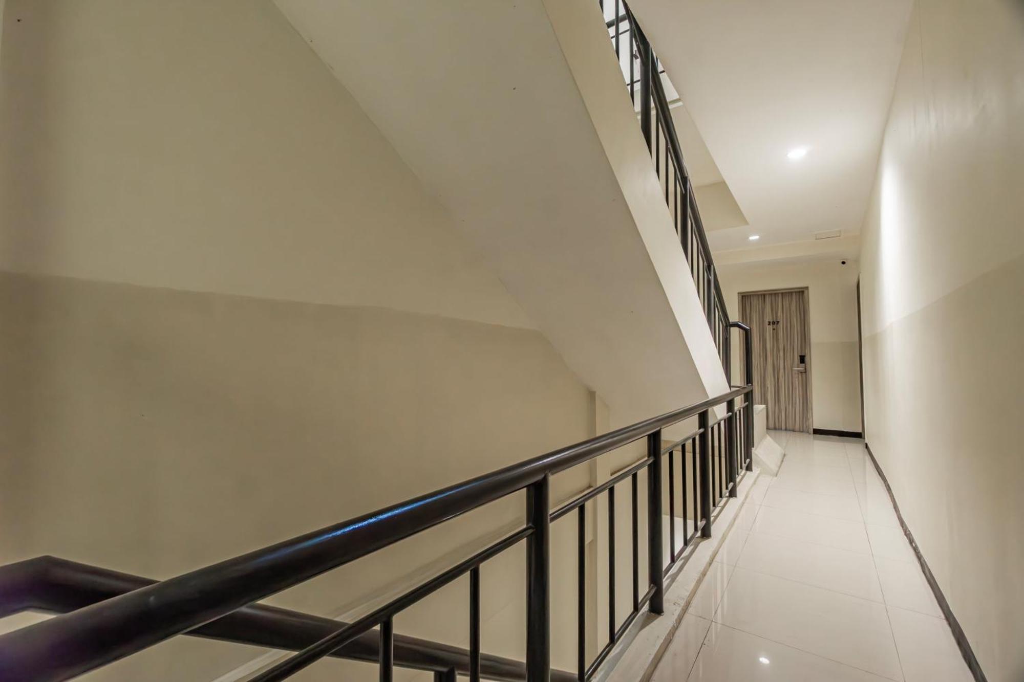 Ace Business Hotel Galaxy Surabaya Exterior photo